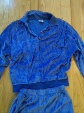 Vintage Aileen Petites women’s medium Blue Velour Two-Piece Lounge Set